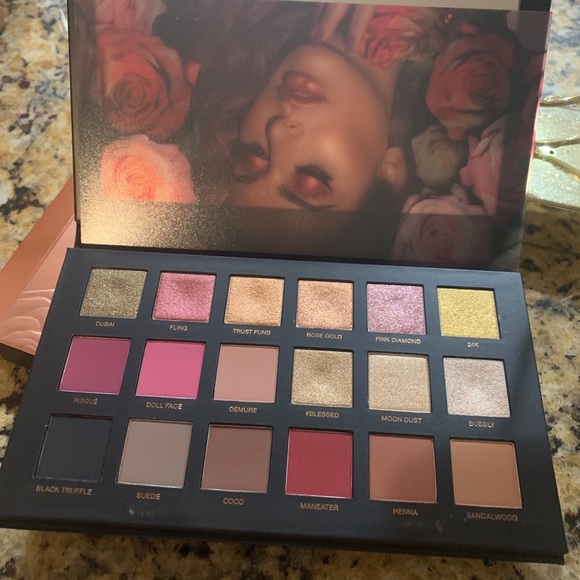 HUDA ROSE GOLD PALLETE